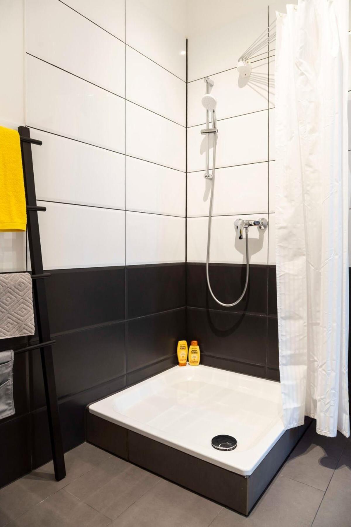 Spacious Family Apartment At Mauerpark Plus Selfcheckin Berlin Exteriör bild